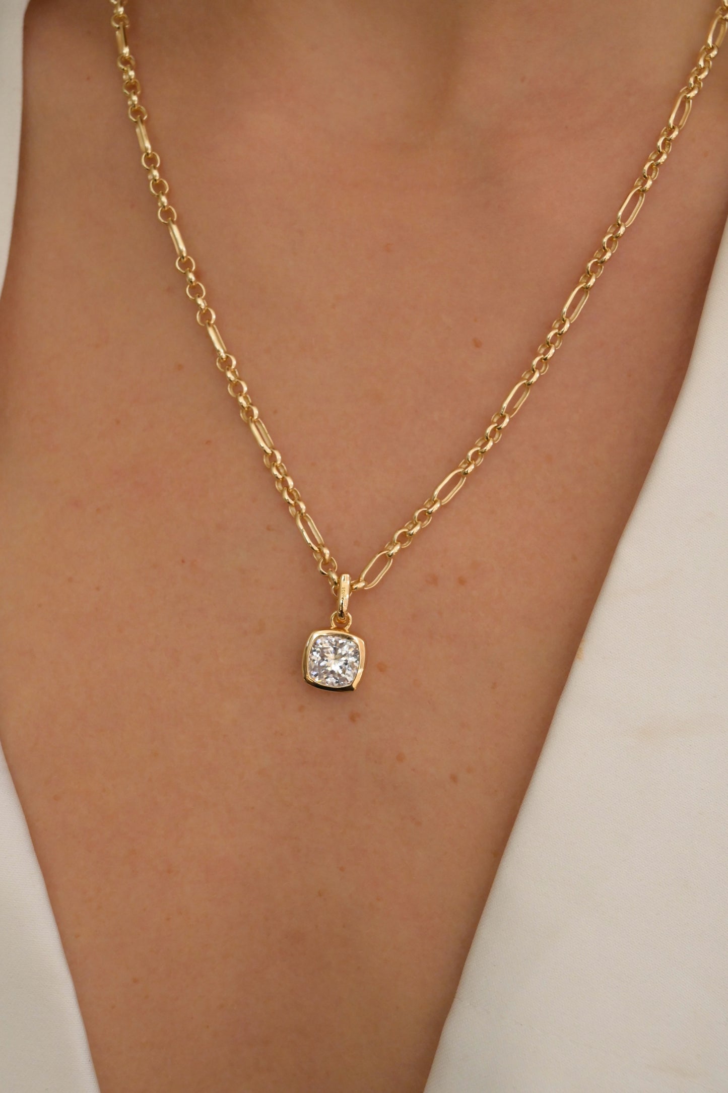 Cushion Bezel Pendant Diamond