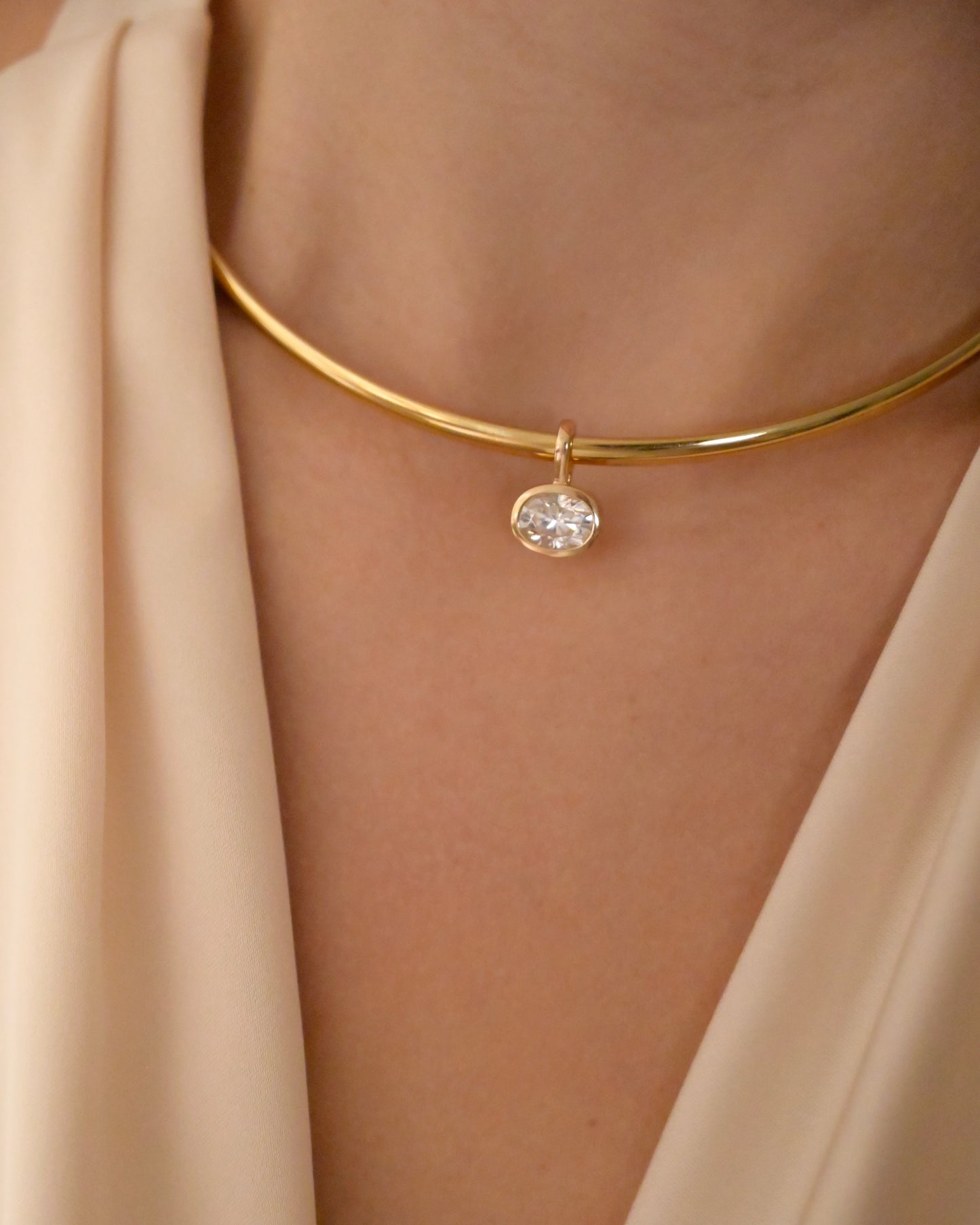 Oval Bezel Pendant Diamond