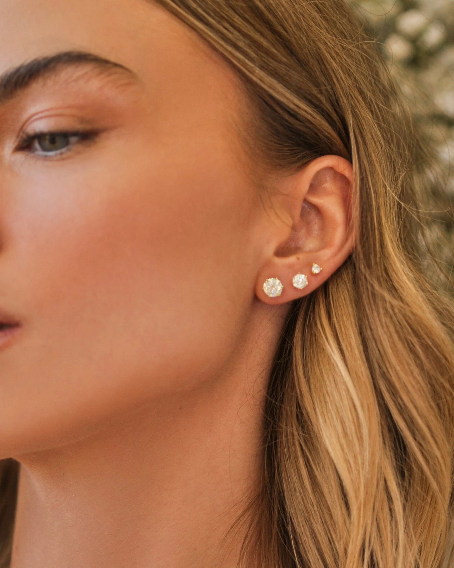 Round Stud Earrings - Moissanite