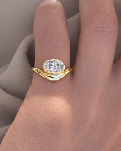 Oval wave bold pinky ring 1CT
