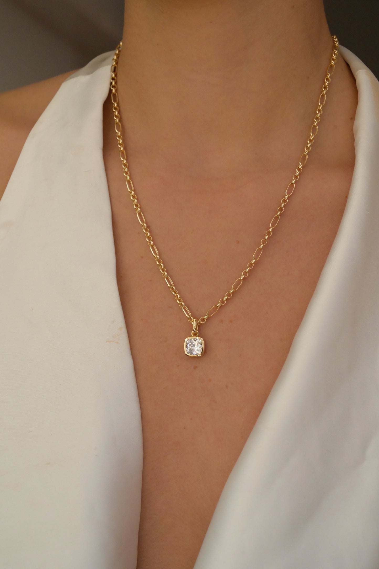 Cushion Bezel Pendant Diamond